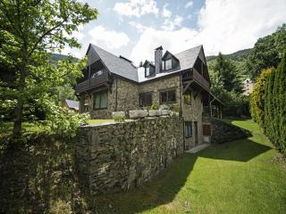 Chalet in Vielha near Baqueira Ski Resort, cleaning included - Vielha - 0