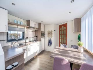 Chalet in Goedereede near North Sea Beach, cleaning included - Goedereede - 4