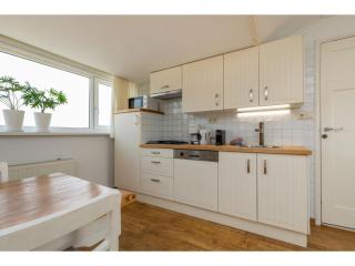 Bright Apartment Near Beach, cleaning included - 3