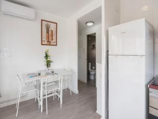 Benidorm Apartment with Pool Stay, cleaning included - Benidorm - 8