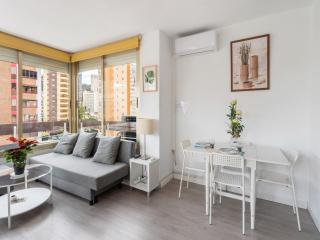 Benidorm Apartment with Pool Stay, cleaning included - Benidorm - 1