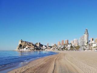 Benidorm Apartment with Pool Stay, cleaning included - Benidorm - 3