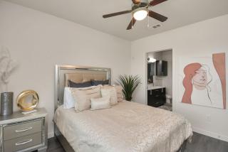 A Peaceful Getaway near NRG & Medical Center - 6