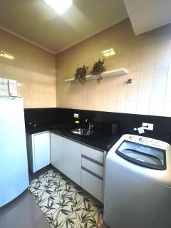 606-Kitinete Sem Ar mas com Ventilador Teto - 2