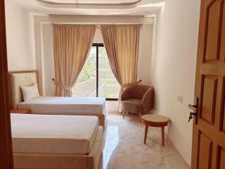 Conifer hotels and resorts - Mahāndri - 1