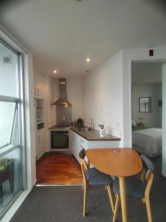 Trendy Sunny Inner city apartment - Wellington - 4