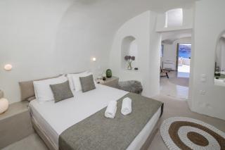 Kyrkos Collection - Oia - 7