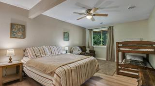 Lake And Trails Lodge Lake Access Sleeps 23 - 4