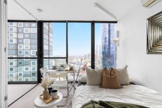 Cozy & Central 2BR Stay Near CBD Free Parking - Melbourne - 5