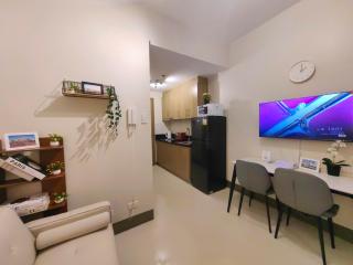 1BR Condotel with Balcony at FAME Residences #FM51-1 - Manila - 4