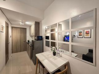 1BR Condotel with Balcony at FAME Residences #FM49-1 - Manila - 4