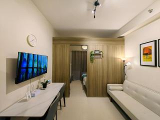 1BR Condotel with Balcony at FAME Residences #FM52-1 - Manila - 0