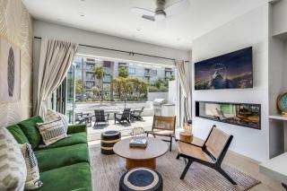 Luxury Beachside Villa Steps to Sand and Beach - Huntington Beach - 4