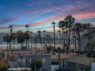 Luxury Beachside Villa Steps to Sand and Beach - Huntington Beach - 3