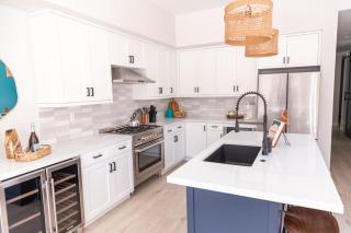 Luxury Beachside Villa Steps to Sand and Beach - Huntington Beach - 2