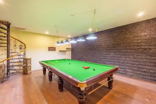 ELIVAAS Silverstone 6 BHK villa with Garden & Gaming Zone - 3