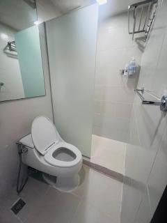 Poblacion Makati Condo - Manila - 8