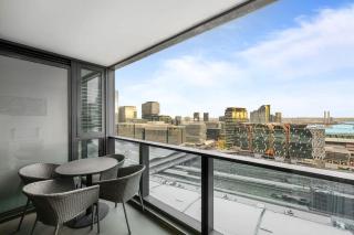 Upper West Side Gem on 25th Floor with pool and gym - 4