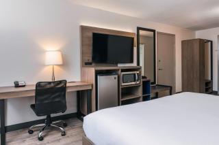 Comfort Suites Kingston Central - Kingston - 4