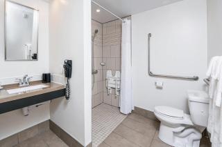 Quality Inn & Conference Centre Kingston Central - Kingston - 3