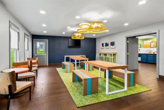 Spark by Hilton Wytheville Holston Rd I 81 - 3