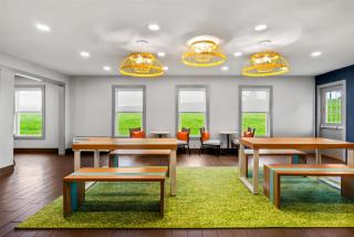 Spark by Hilton Wytheville Holston Rd I 81 - 1