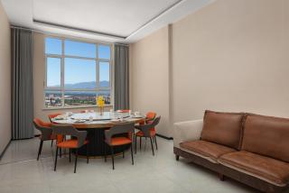 Days Hotel by Wyndham Xinyuan Nalati Airport - Xinyuan - 2