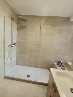 New Royal Mile Residence Quiet Spacious and Comfortable Flat with Large Balcony and Great Views Top Floor No Lift - Edimburgo - 3