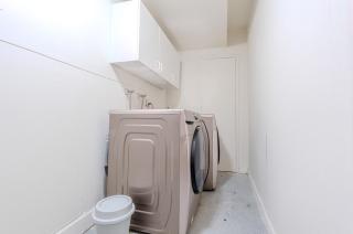 Spacious Lux Estate l 8 mins to Strip - Las Vegas - 9