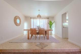 Spacious Lux Estate l 8 mins to Strip - 7