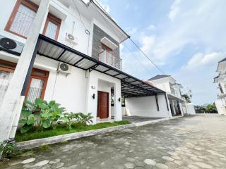 Grand Kalasan Homestay Jogja - Tanjungtirto - 9