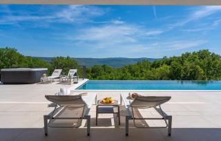 New Villa Hillside Gem heated pool,HotTub,Billiard - - 8
