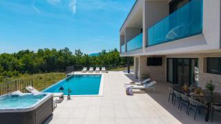 New Villa Hillside Gem heated pool,HotTub,Billiard - - 1