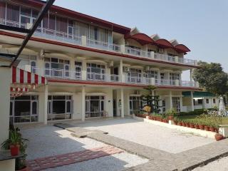 Skyview Stays I Party Lawns back side vishnu garden adjacent sukhna enclave kaimbala road near good club kansal chandigarh - Chandīgarh - 6