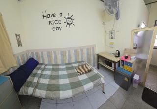 J Place Studio 204 with free Wifi, near Skytrain - 0