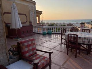 EL Fouly Villa with beach front فيلا لمة العيله الفولي - سيدي كرير - Abû Zeira - 5