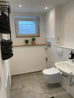 1,5-Zimmer, Top ausgestattet, 4 Pers, Souterrain, Self Check-in, Parkplatz, Netflix & Amazon Prime - Flintsbach am Inn - 4