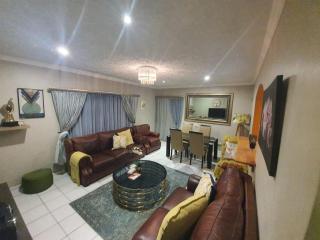 Uvongo Coastal Comfort - Uvongo Beach - 0