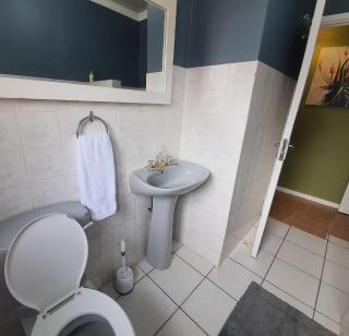 Uvongo Coastal Comfort - Uvongo Beach - 8