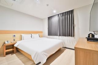 Changwon Jinhae Hotel 701 - Kyŏnghwa-dong - 2