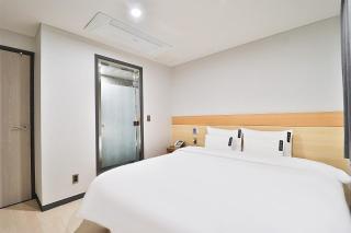 Changwon Jinhae Hotel 701 - Kyŏnghwa-dong - 1