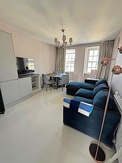 New Royal Mile Residence Quiet Spacious and Comfortable Flat with Large Balcony and Great Views Top Floor No Lift - Edimburgo - 7