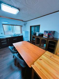 10-minute drive from Kumamoto Station, parking for 6 cars, large house that can accommodate up to 15 people - Kumamoto - 1