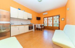 Cozy Apartment In Makarska With Wifi - Makarska - 8