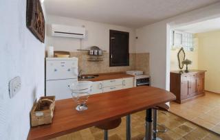 Two Bedroom Amazing Apartment In Milna - Milna - 7