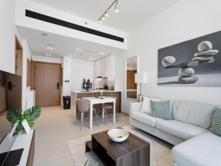 Luxe Escape - Stylish 1BR in Binghatti Venus-05 - 6