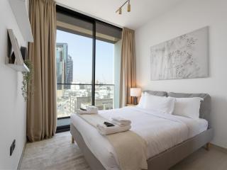 Luxe Escape - Stylish 1BR in Binghatti Venus-05 - 5