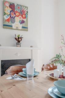 Stylish 4-Bed Brixton Home - London - 4