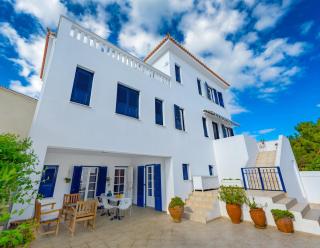 Thanos Luxurious Apt in Spetses Center, 2BR, 2BA - Spetses - 0