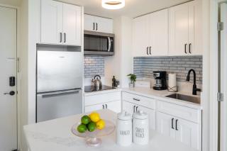 Beach Life Waikiki One Bedroom Condo Full Kitchen - Honolulu - 6
